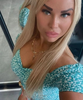 Экстравагантная и сексуальная, я готова доставить вам незабываемое удовольствие в Москве. Мои услуги варьируются от классического секса до эротического массажа, и я всегда стремлюсь удовлетворить ваши потребности. У меня множество положительных отзывов от довольных клиентов, которые подчеркивают мою креативность и страсть. Чтобы узнать больше о моих возможностях, посмотрите мои фото. Я жду с нетерпением встречи с вами и возможности стать вашим секретным удовольствием. Алина
